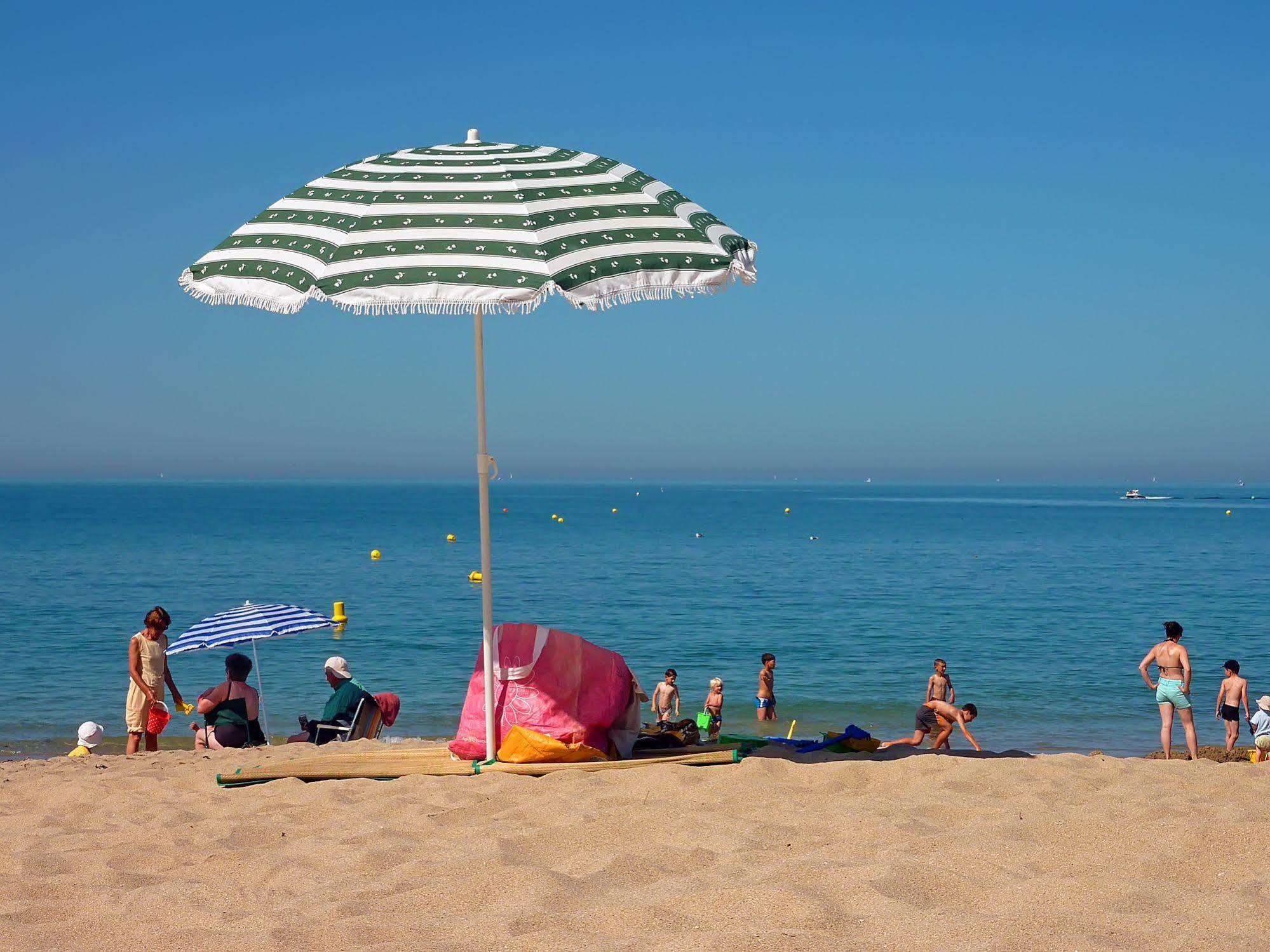 Hotel Des Falaises Villers-sur-Mer Kültér fotó